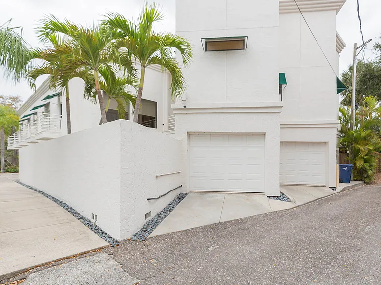 2020 W Dekle Ave #C — Photo 73