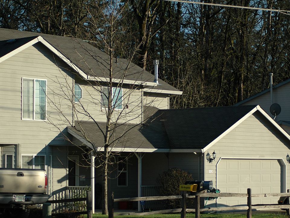 2nd image of 220 NE 43rd Ave