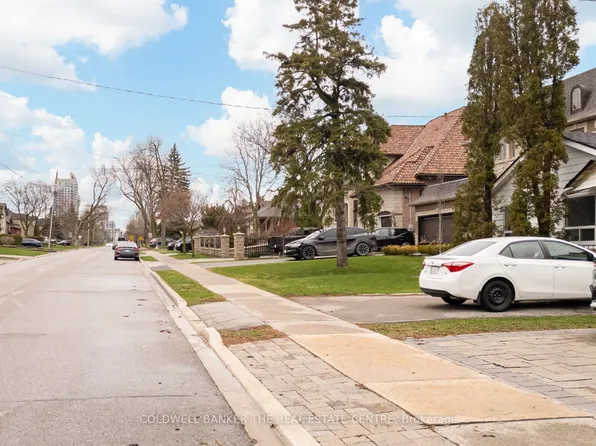 99 Spruce Ave, Richmond Hill, ON L4C 6V9