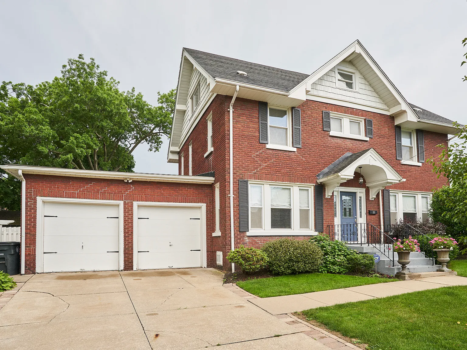 5 bed, 2695 sqft, $2,150 — Photo 1