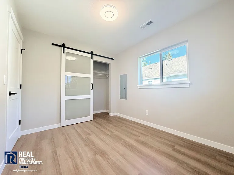 307 Bridge St SE — Photo 12