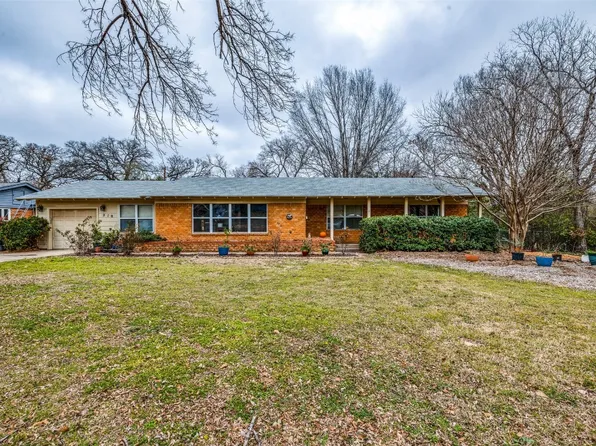 210 Varsity Cir, Arlington, TX 76013