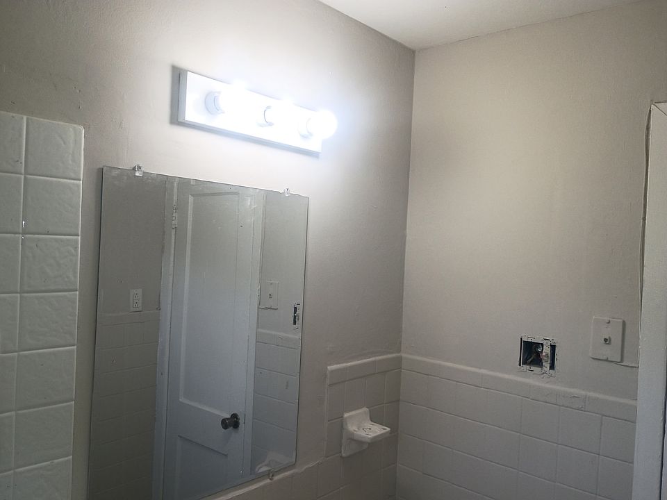 2nd image of 327 Viking St