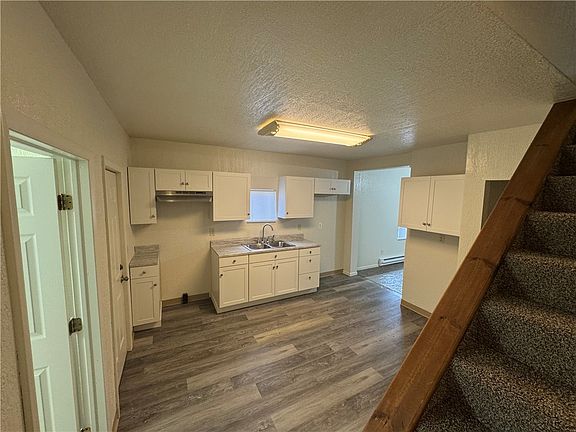 5th image of 624 Main St