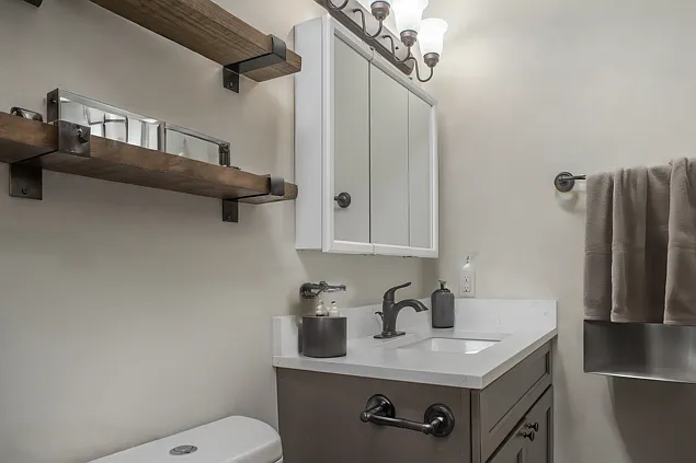 2 x 1.5, 835 Sq Ft 2 x 1.5, 835 Sq Ft