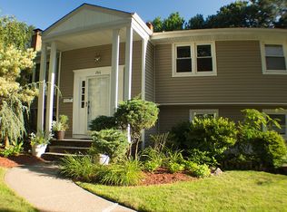 286 Colby Pl, Paramus, NJ 07652