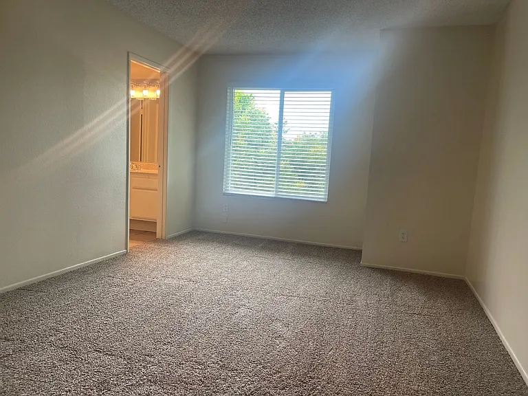 4722 Knickerbocker Ln — Photo 8