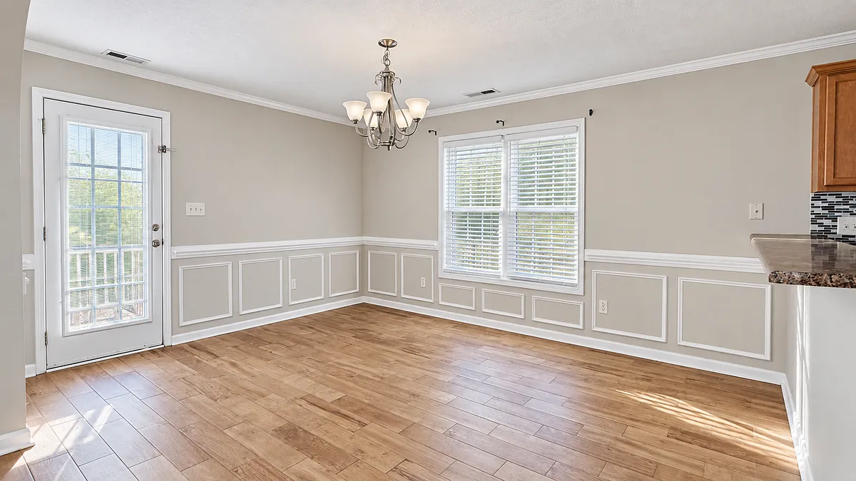 5 bed, 3.0 bath, 2063 sqft, $2,300 — Photo 3