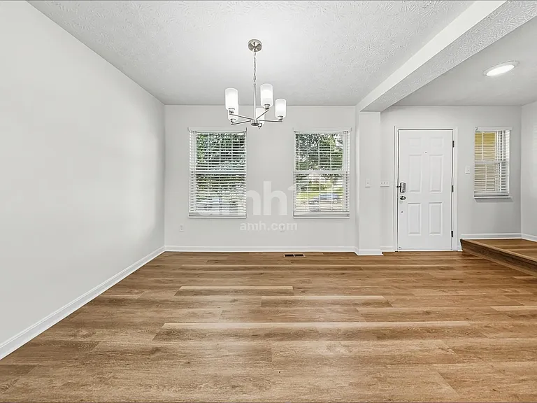 2044 Woodmere Dr — Photo 6