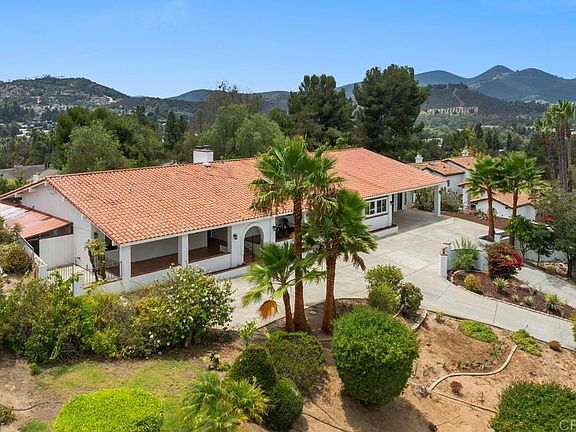 3rd image of 1140 Pasadero Dr