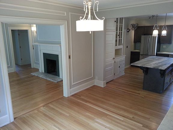 Open concept dining room & kitchen