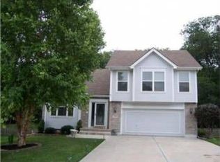 204 Woodhaven Dr, Smithville, MO 64089