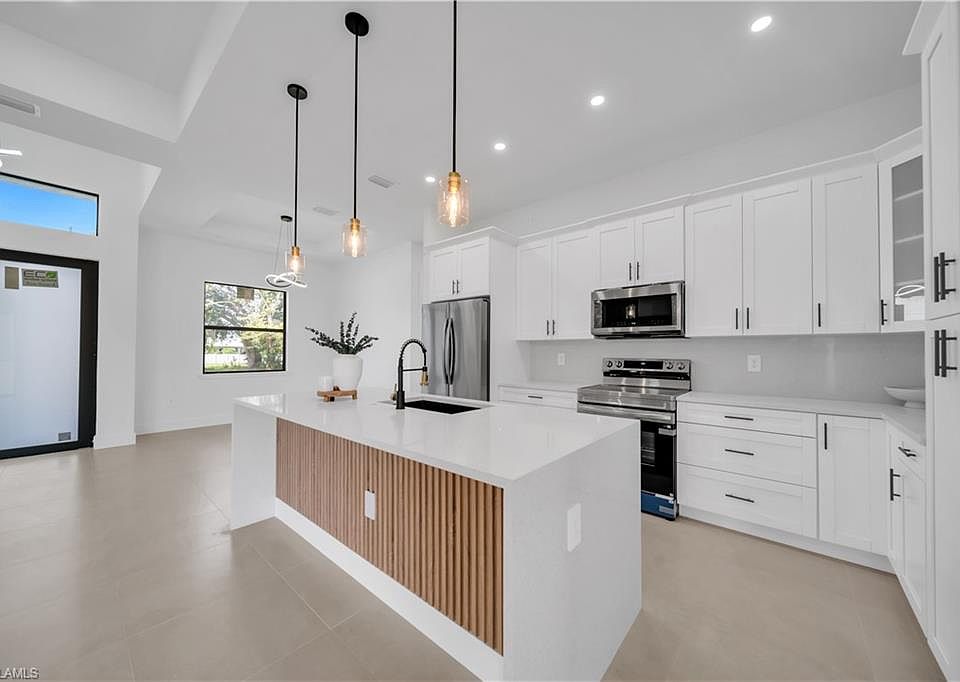 1st image of 3909 25th ST SW