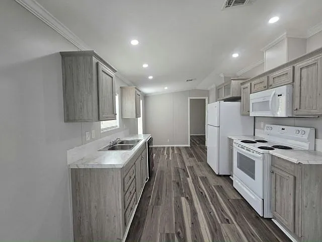4000 24th St N #305 — Photo 4