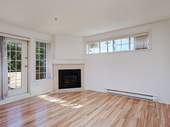 3rd image of 1371 Hillside Ave #109