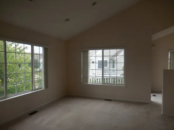 70 Cherbourg Ct, Wheeling, IL 60090