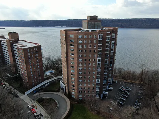 Sold by REMAX Distinguished Homes | media 11
