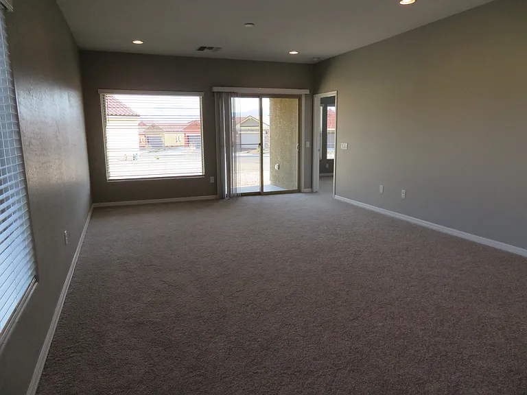 806 Crescent Moon Xing — Photo 6