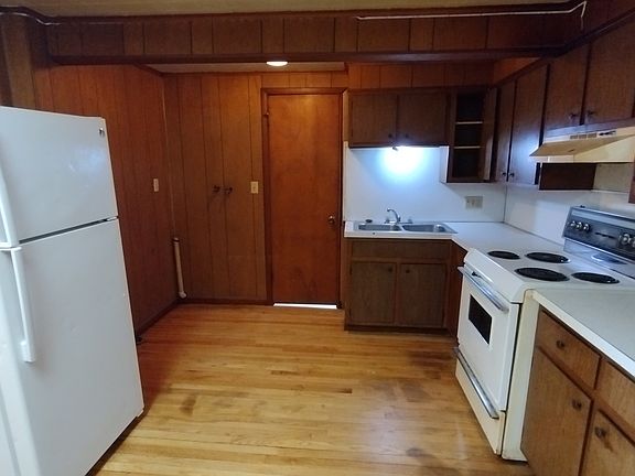 4th image of 126 4th St SW #G