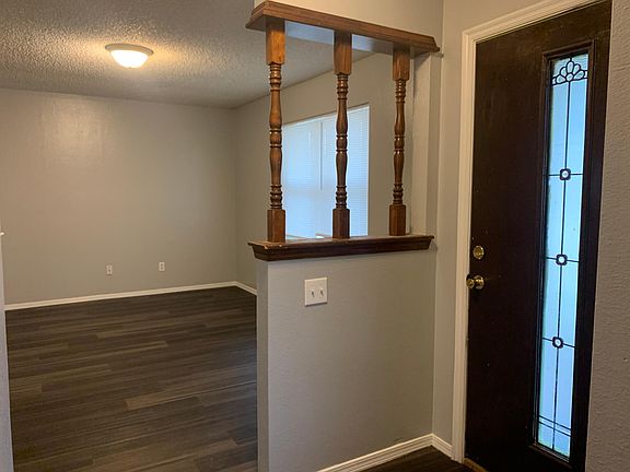 4th image of 1214 Sweetbriar Dr