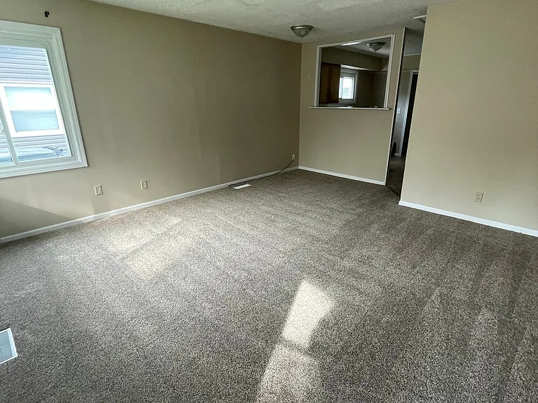 937 Dingledine Ave — Photo 6