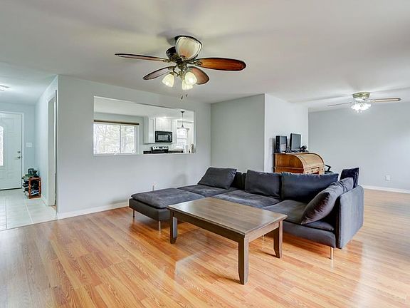 3rd image of 154 Gershwin Dr