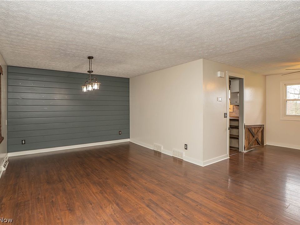 10288 Hunting Hills Ave NE, Hartville, OH 44632 | Zillow