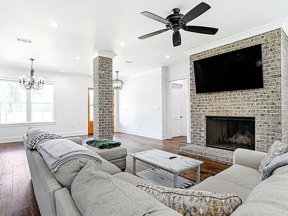 5th image of 75121 Emerywood Dr