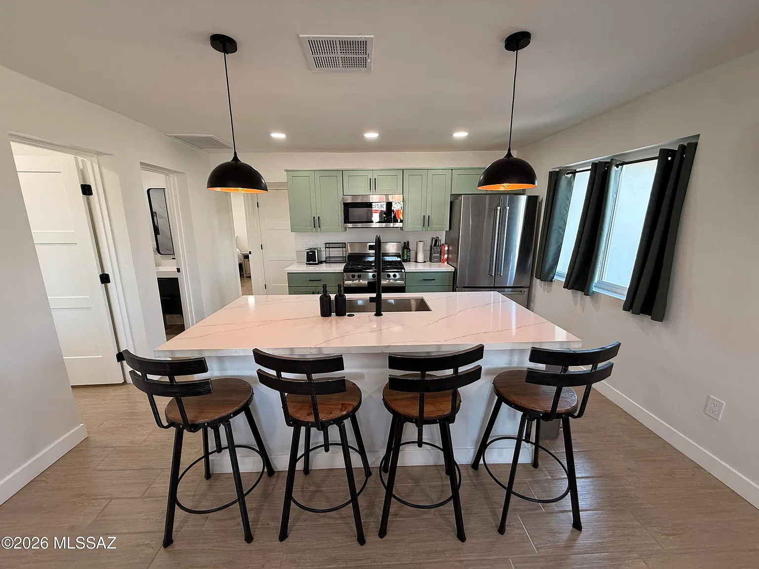 3 bed, 2.0 bath, 1092 sqft, $4,200 — Photo 1