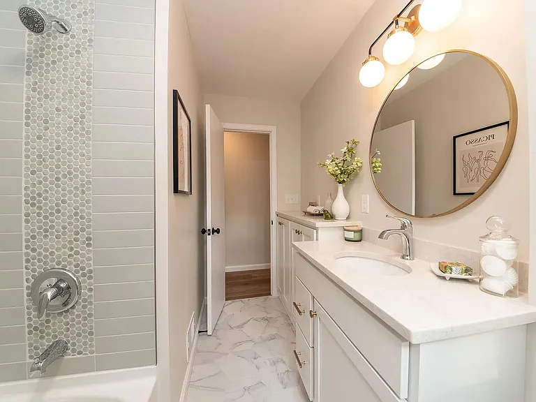 1647 Sylvan Ave SE — Photo 10