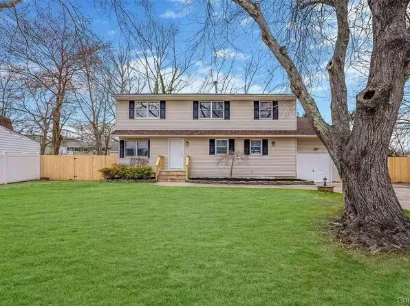 5 Lehigh Avenue, Centereach, NY 11720