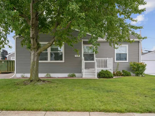 5518 Sharon Ln NW, Cedar Rapids, IA 52405