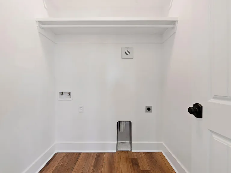 Pics/lot similar, not exact