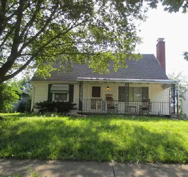 644 Roth Ave photo 1