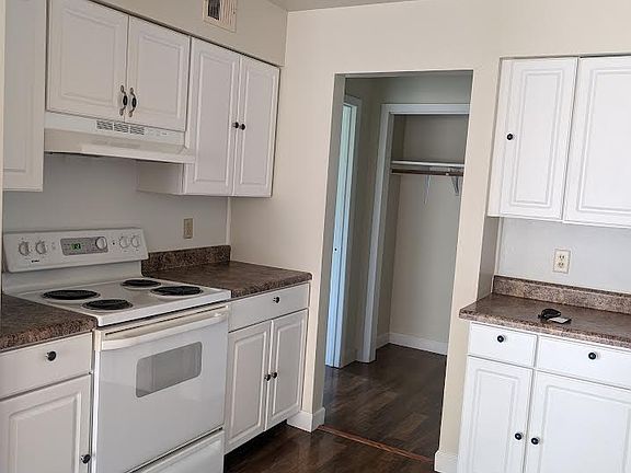 Convenient kitchen with lots of storage