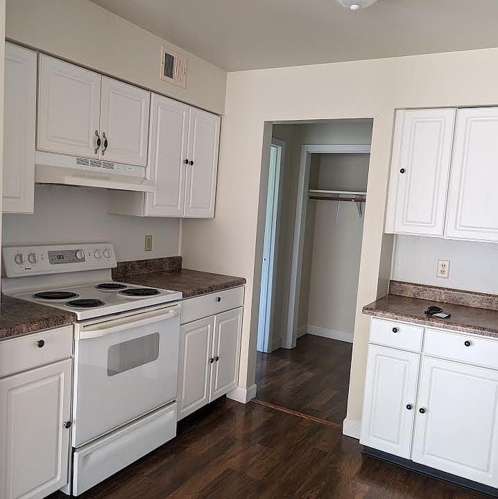 Convenient kitchen with lots of storage