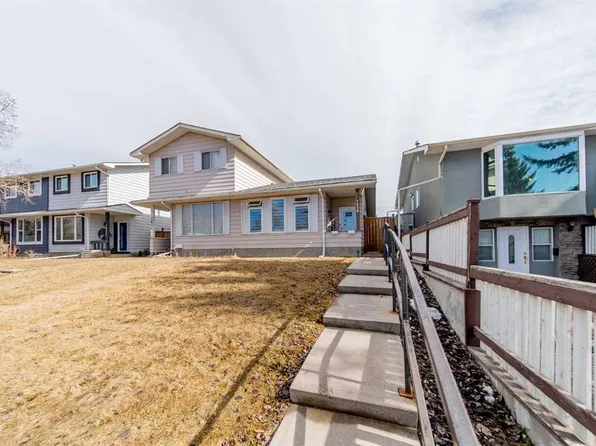 7836 W 20a St SE, Calgary, AB T2C 1Y5