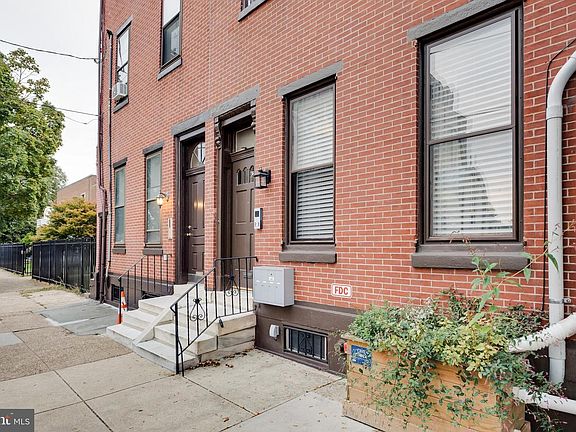 3rd image of 821 N Franklin St APT 4