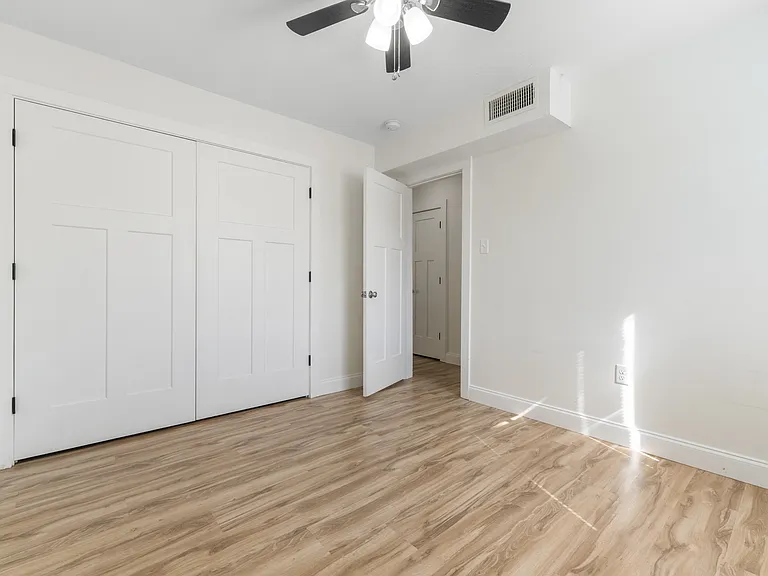2210 Washington Ave #9 — Photo 7