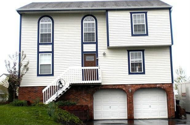 1st image of 211 Royal Oak Ct