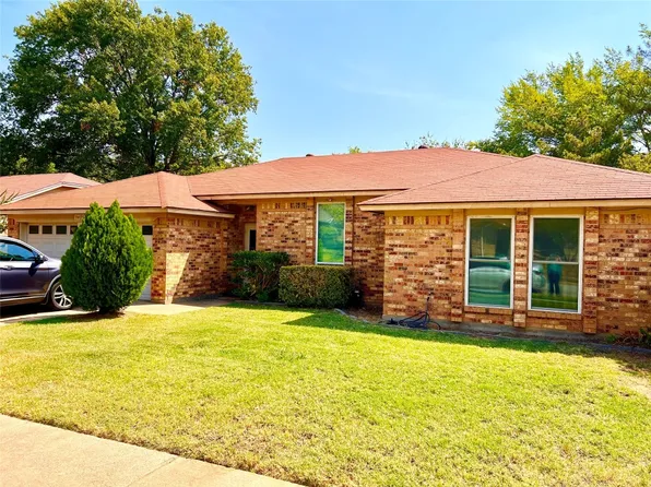 3425 Derby Cir, Bedford, TX 76021