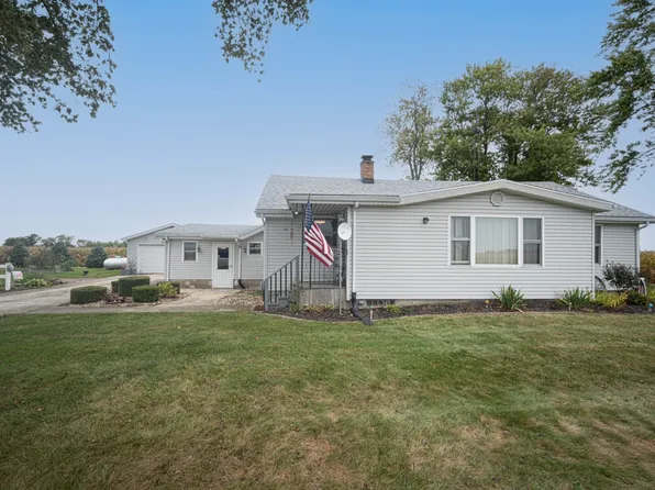 7287 E 2250s Rd, Saint Anne, IL 60964