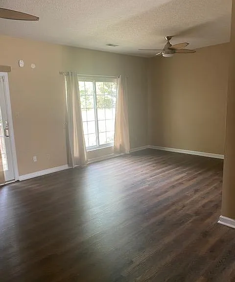 1657 Chenoweth Cir — Photo 7