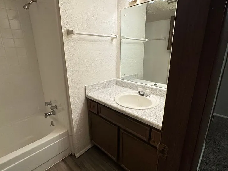 Pheasant Run Apartments — Photo 23