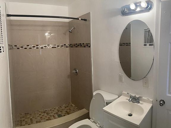 3rd image of 724 NW 4th Ave APT 3