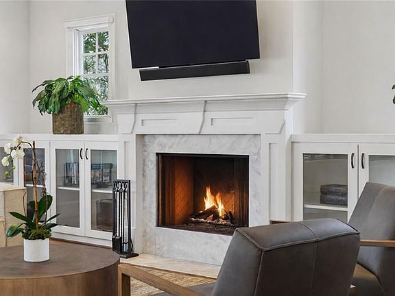 4th image of 750 Yorkshire Rd NE