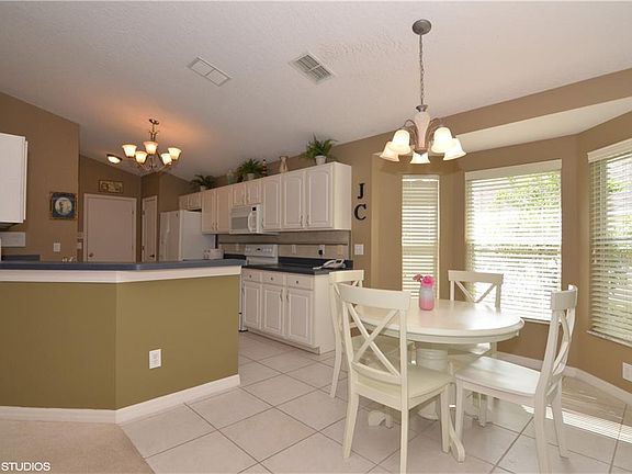 5th image of 826 Timber Isle Dr