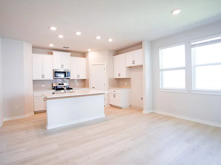 346 Garner Dr — Photo 3