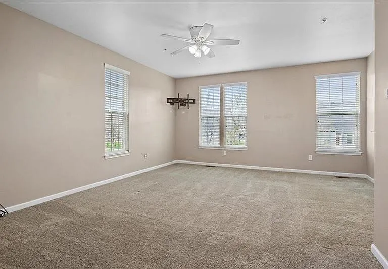 1922 Georgetown Dr — Photo 17