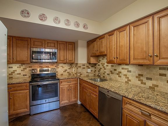 3rd image of 250 Hammond Pond Pkwy APT 102N